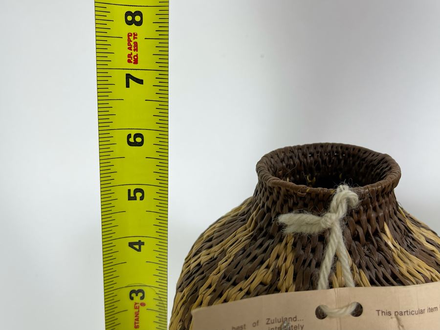 African Lot With Zulu Beer Pot, Beaded Lion, Wooden Female Sculpture And African Mbira Instrument [Photo 10]