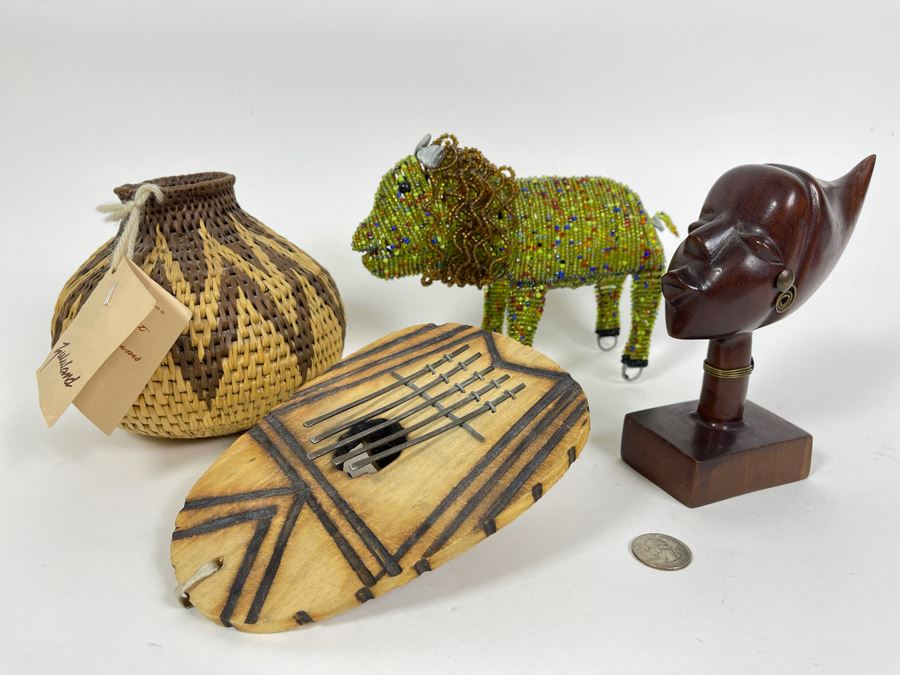 African Lot With Zulu Beer Pot, Beaded Lion, Wooden Female Sculpture And African Mbira Instrument [Photo 2]