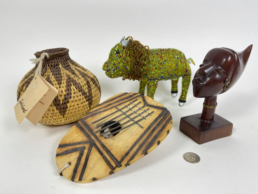 African Lot With Zulu Beer Pot, Beaded Lion, Wooden Female Sculpture And African Mbira Instrument [Photo 1]