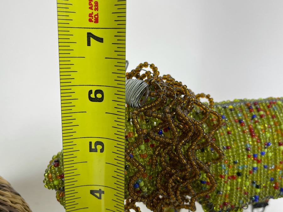 African Lot With Zulu Beer Pot, Beaded Lion, Wooden Female Sculpture And African Mbira Instrument [Photo 11]
