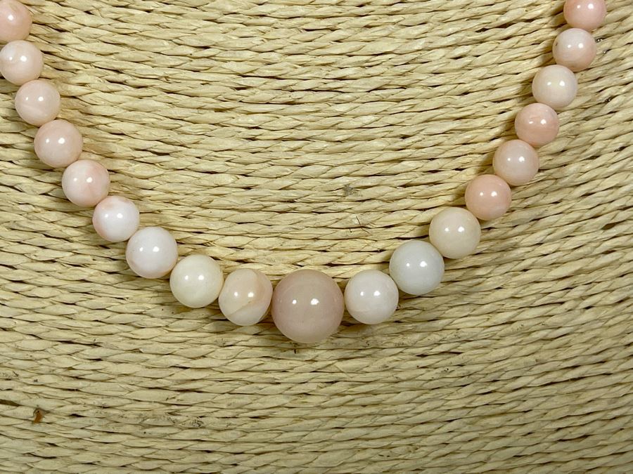 Graduated Angel Skin Coral 19' Necklace With 14K Gold Clasp [Photo 3]