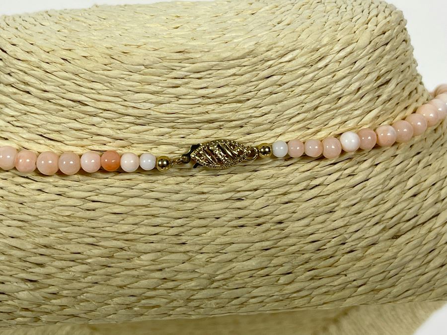 Graduated Angel Skin Coral 19' Necklace With 14K Gold Clasp [Photo 4]