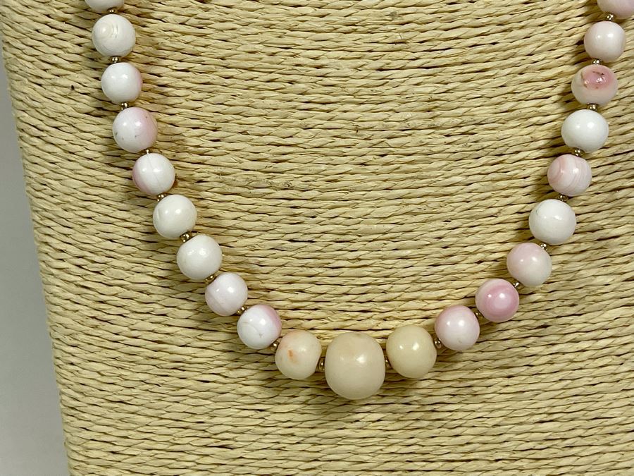 Angel Skin Coral And White Coral Beads Graduated 24' Necklace 13.5mm-9.5mm Beads [Photo 4]