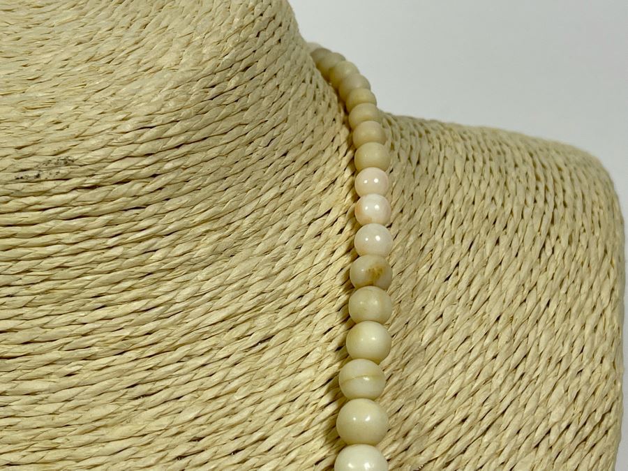 Graduated White Coral Beads 19' Necklace With Sterling Silver Clasp 14mm Beads [Photo 5]