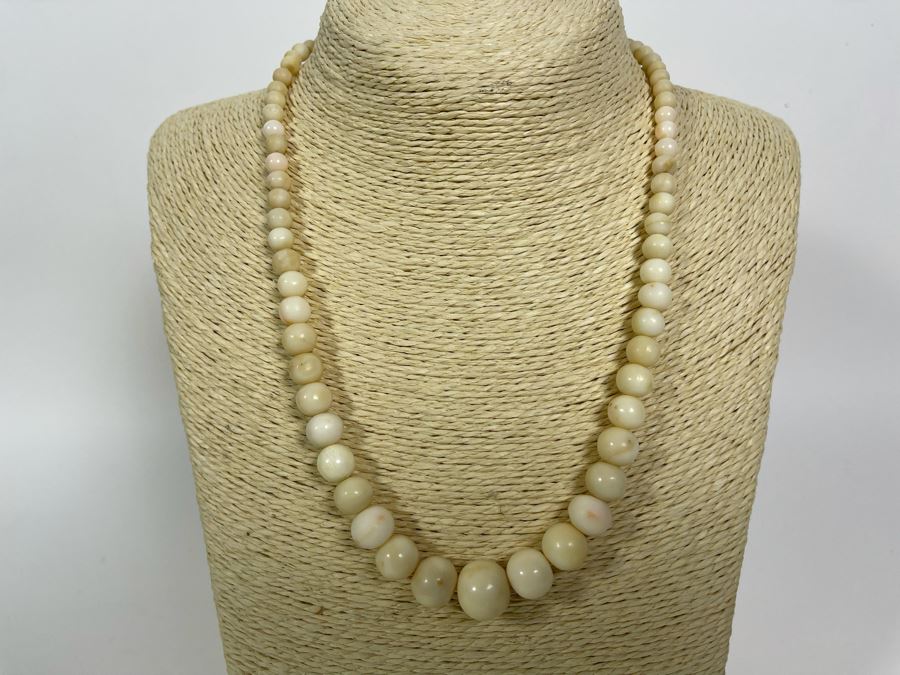 Graduated White Coral Beads 19' Necklace With Sterling Silver Clasp 14mm Beads [Photo 3]