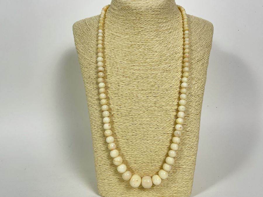 Graduated White Coral Beads Necklace 26' Sterling Silver Clasp 5.5mm-16mm [Photo 1]