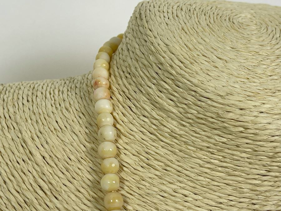 Graduated White Coral Beads Necklace 26' Sterling Silver Clasp 5.5mm-16mm [Photo 4]