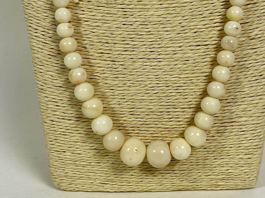 Graduated White Coral Beads Necklace 26' Sterling Silver Clasp 5.5mm-16mm [Photo 3]