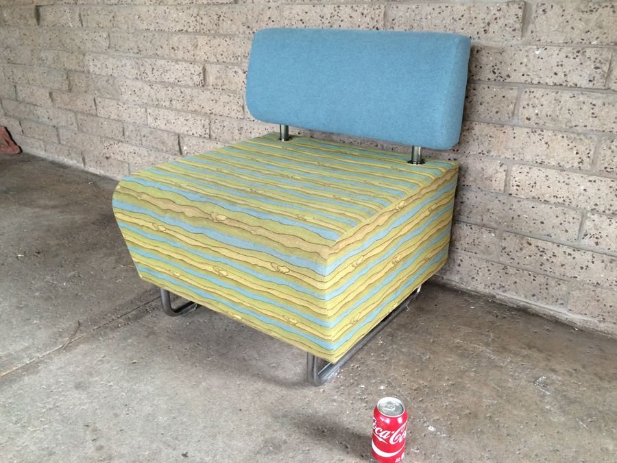 Modern KI HUB Modular Chair with Bent Chrome Legs [Photo 2]