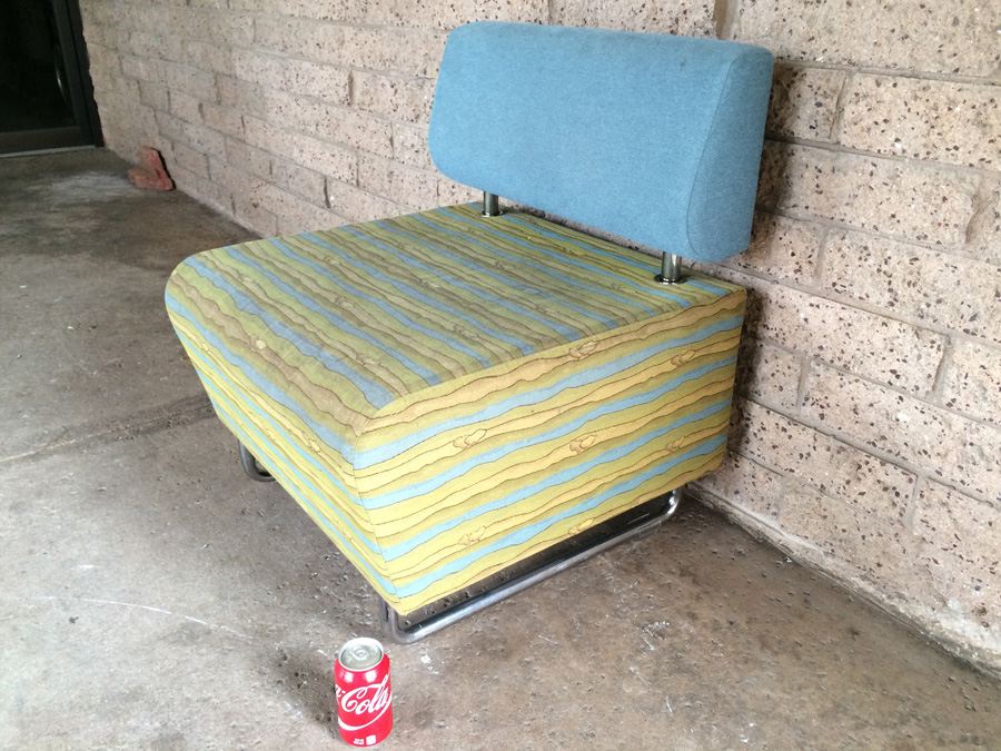 Modern KI HUB Modular Chair with Bent Chrome Legs [Photo 3]