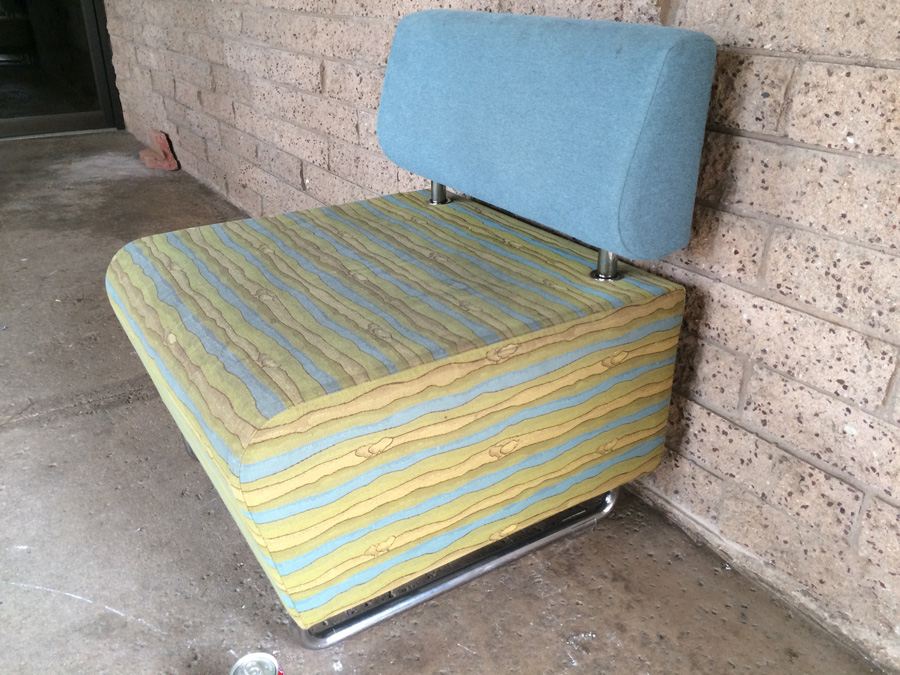 Modern KI HUB Modular Chair with Bent Chrome Legs [Photo 5]