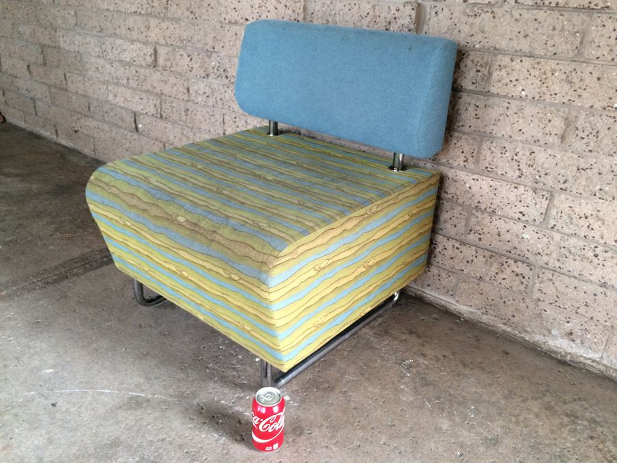 Modern KI HUB Modular Chair with Bent Chrome Legs [Photo 2]