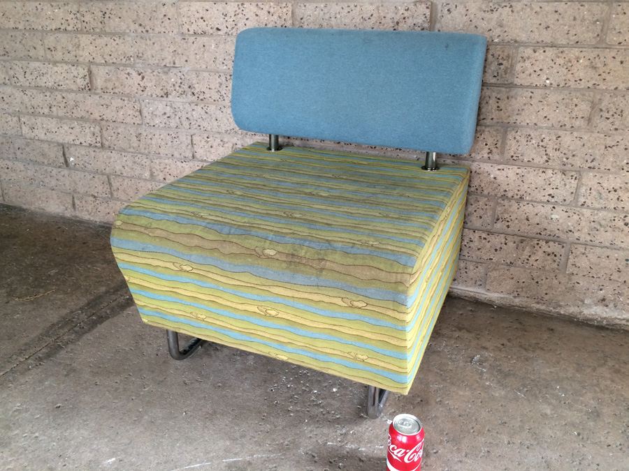 Modern KI HUB Modular Chair with Bent Chrome Legs [Photo 4]