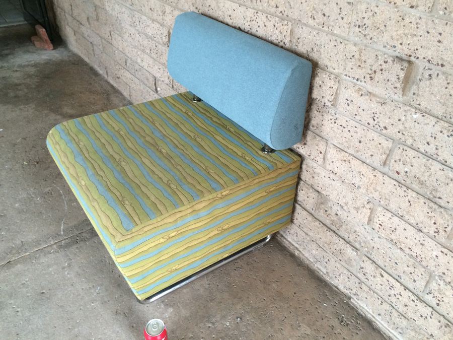 Modern KI HUB Modular Chair with Bent Chrome Legs [Photo 3]