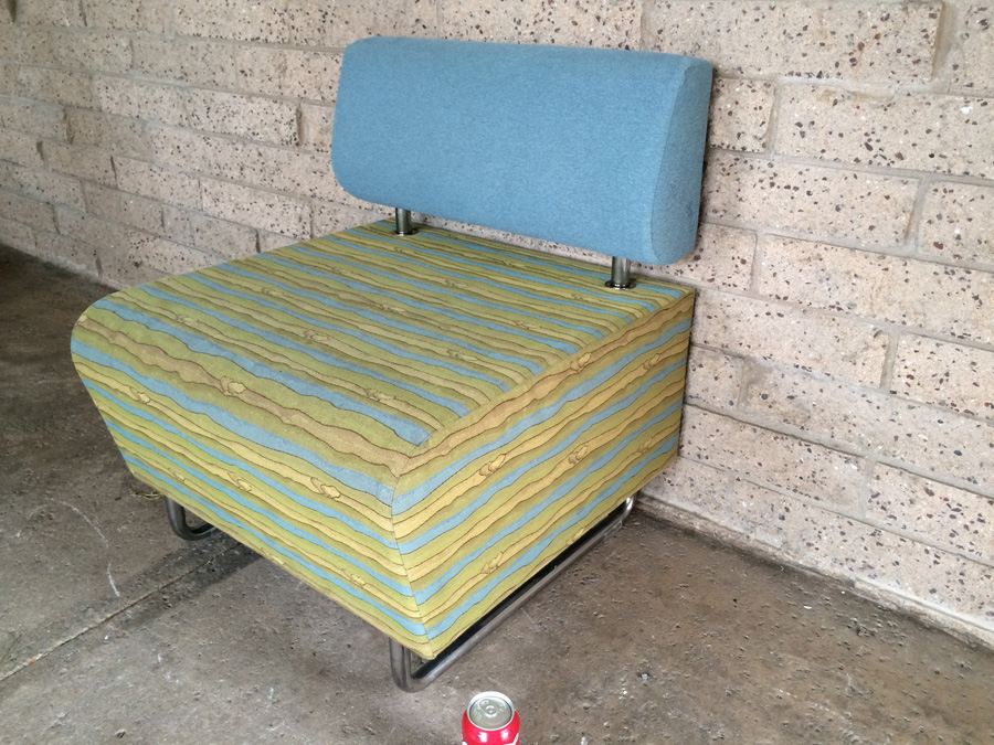 Modern KI HUB Modular Chair with Bent Chrome Legs [Photo 2]