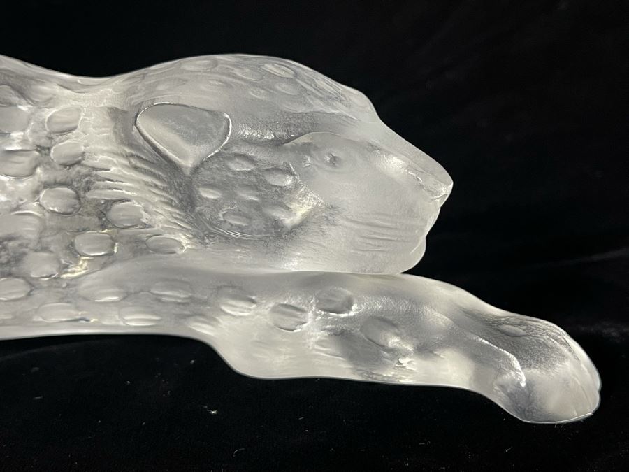 Signed Lalique France Crouching Panther Clear 14.5L X 3D X 3.5H Retails $2,100 [Photo 10]