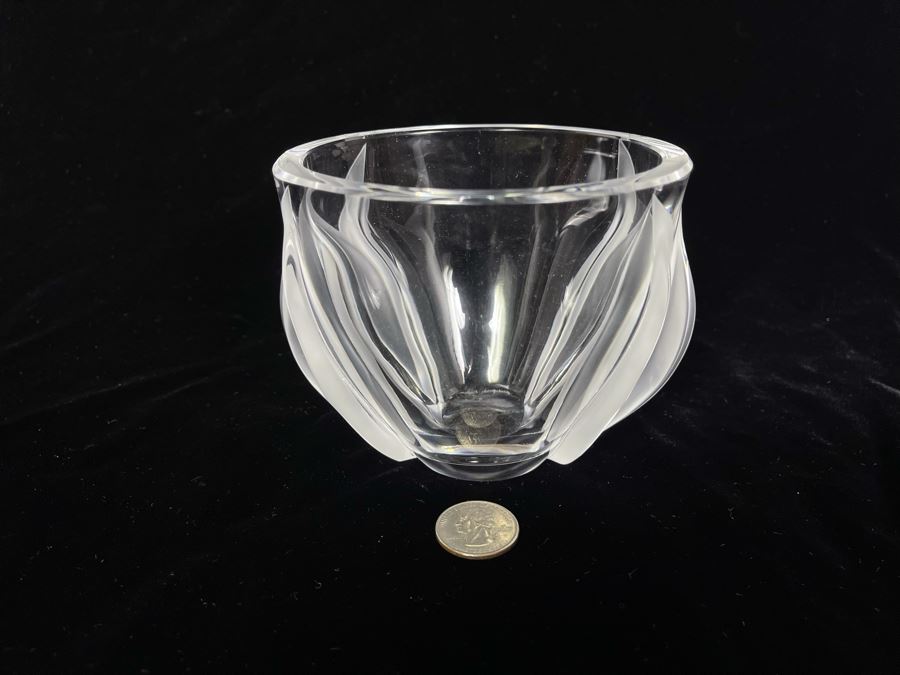 Signed Lalique France Crystal Bowl 5.5W X 4H [Photo 1]