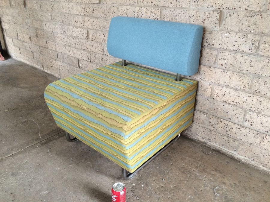 Modern KI HUB Modular Chair with Bent Chrome Legs [Photo 2]