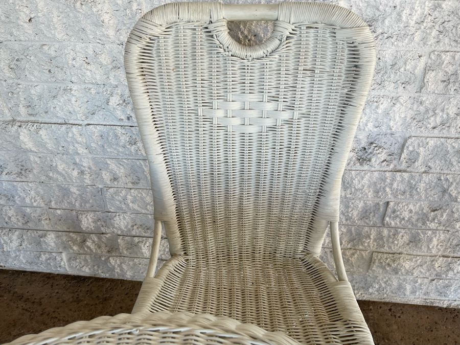 JUST ADDED - White Painted Wicker Round Table 29.5R X 28.5H With Four White Wicker Chairs [Photo 7]