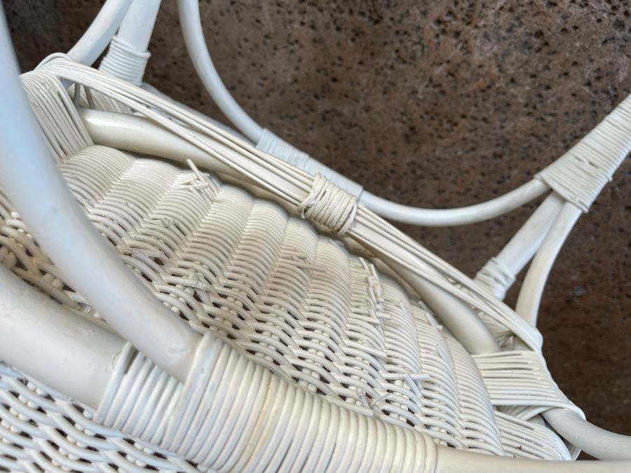 JUST ADDED - White Painted Wicker Round Table 29.5R X 28.5H With Four White Wicker Chairs [Photo 9]