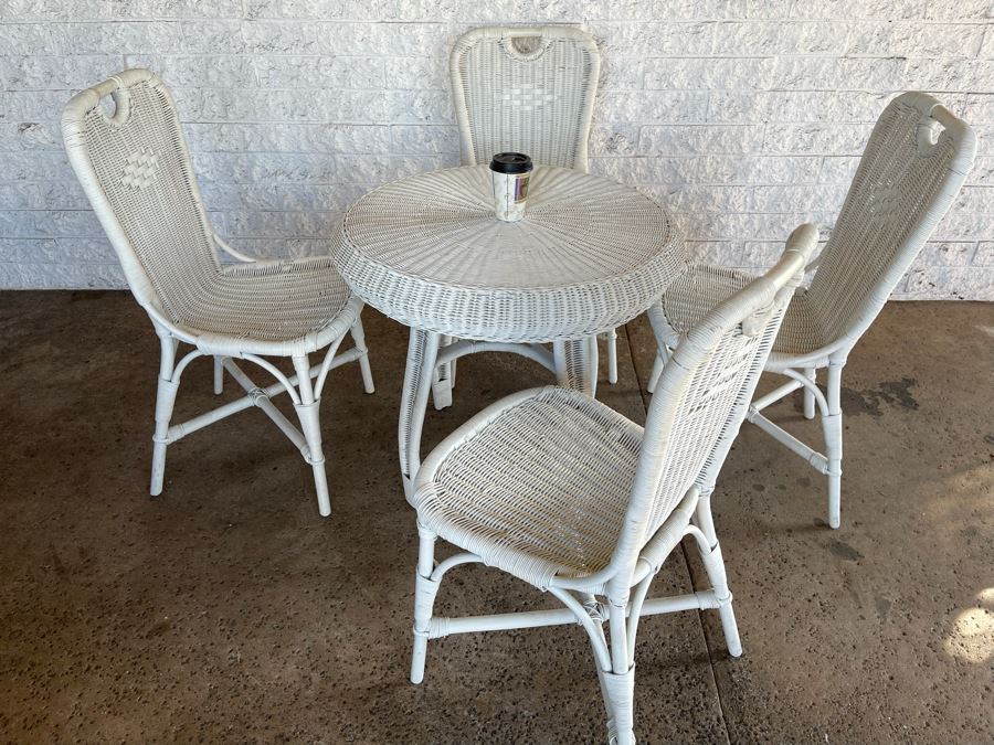 JUST ADDED - White Painted Wicker Round Table 29.5R X 28.5H With Four White Wicker Chairs [Photo 3]
