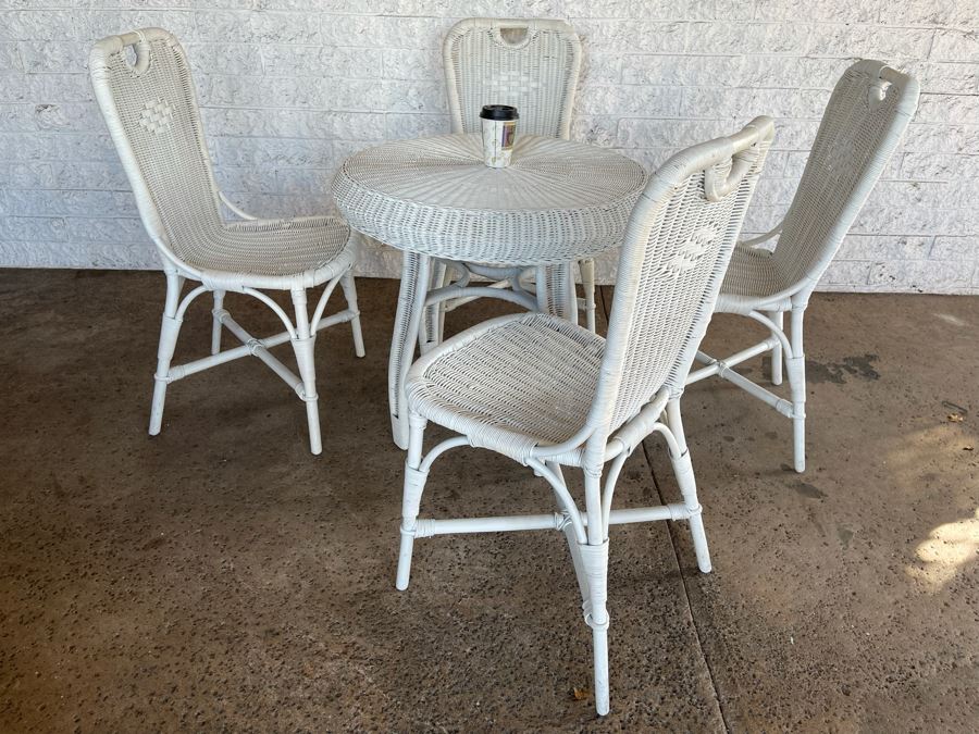 JUST ADDED - White Painted Wicker Round Table 29.5R X 28.5H With Four White Wicker Chairs [Photo 1]