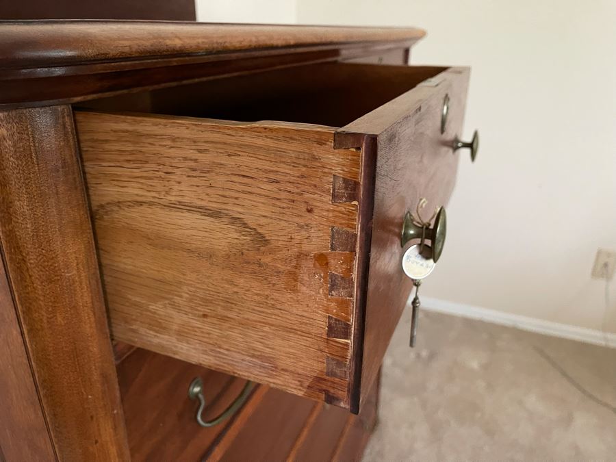Vintage Wooden Lockable 6-Drawer Chest Of Drawers Dresser 42W X 24D X 50H [Photo 8]