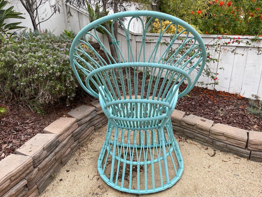 Light Blue Peacock Chair [Photo 4]