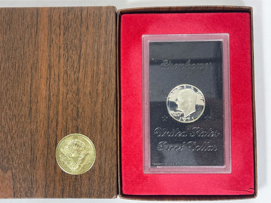 Vintage 1971 United States Proof Eisenhower Silver Dollar [Photo 1]