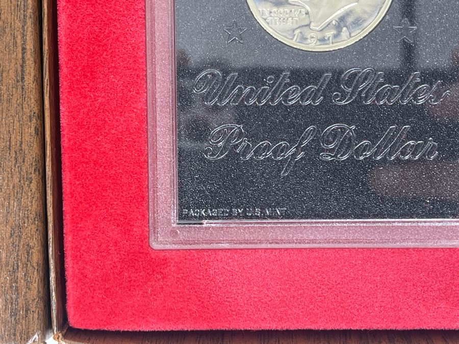 Vintage 1971 United States Proof Eisenhower Silver Dollar [Photo 5]