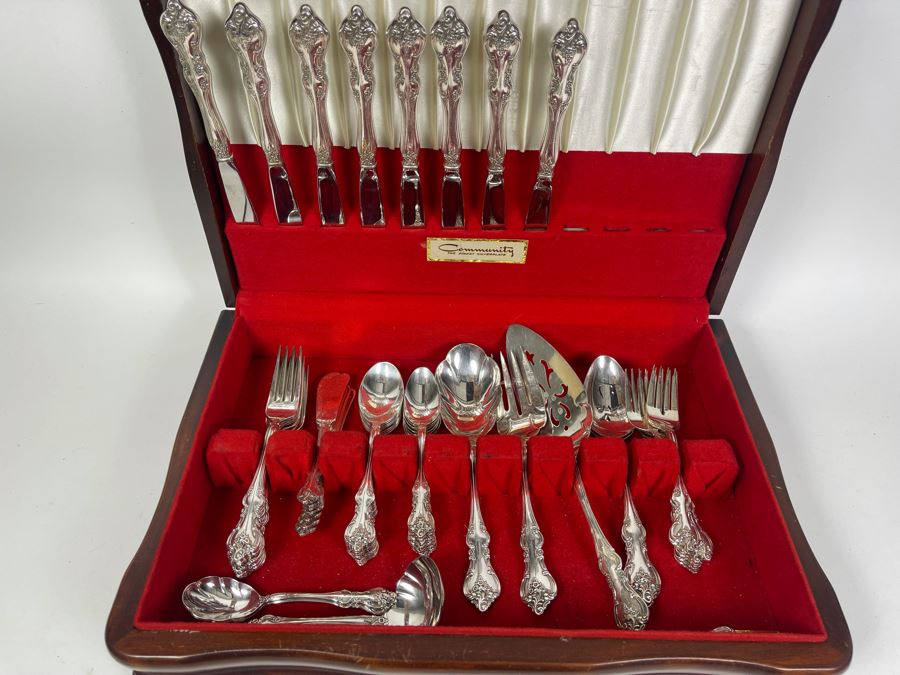 International Silverplate Flatware Set Apx Service For 8 With Storage Box [Photo 3]