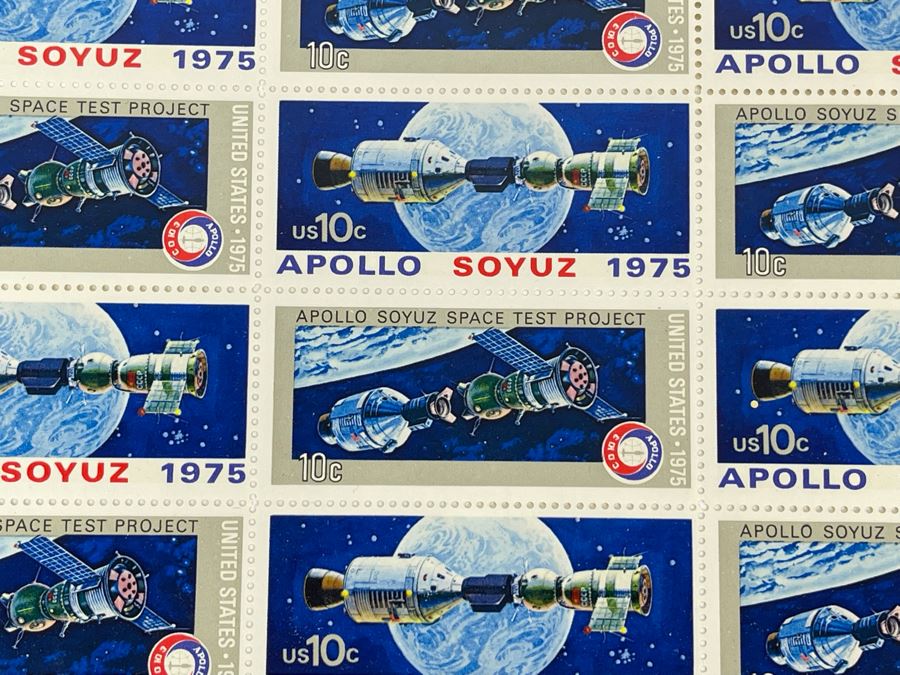 Mint Apollo Soyuz 1975 Stamp Sheet, Commemorative Edition Of 25th Anniversary First Moon Landing Mint Stamps And Mars Pathfinder 1997 Mint $3 Stamp [Photo 4]