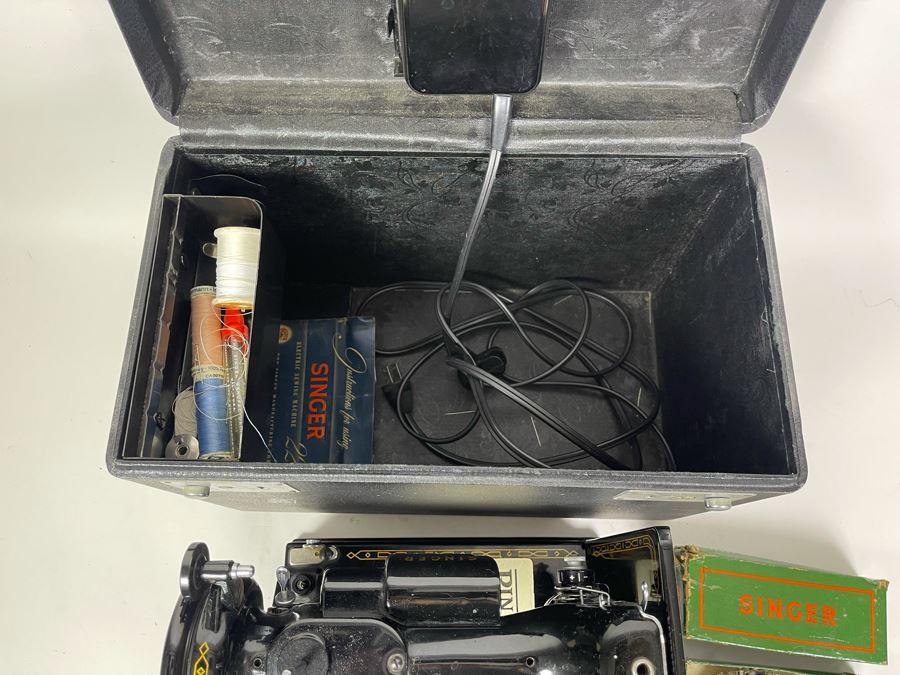 Singer Featherweight Model 221 In Great Condition With Case [Photo 13]