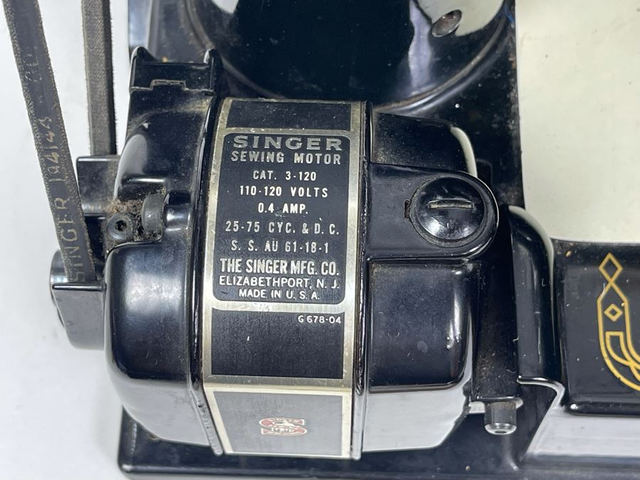 Singer Featherweight Model 221 In Great Condition With Case [Photo 11]