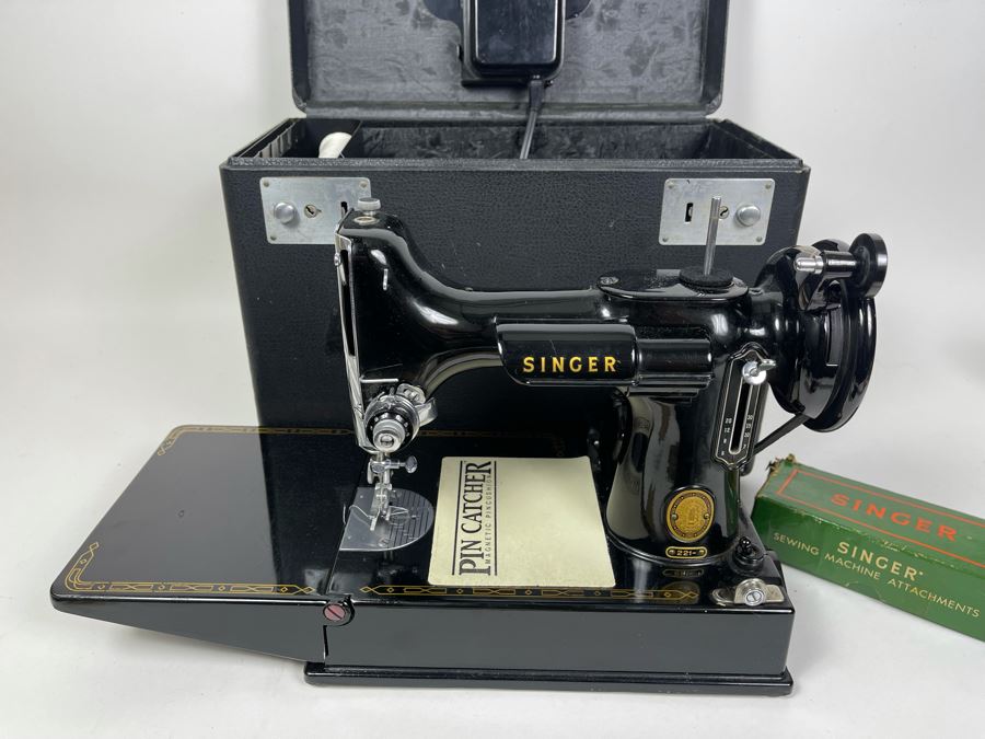 Singer Featherweight Model 221 In Great Condition With Case [Photo 1]