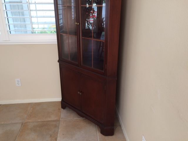 Mahogany S P Dowdy Corner China Cabinet [Photo 5]