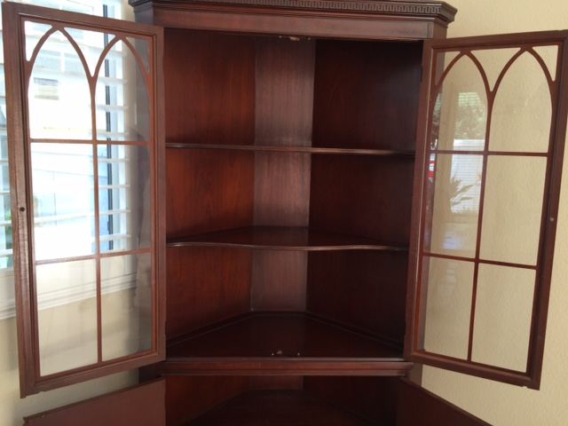 Mahogany S P Dowdy Corner China Cabinet [Photo 16]