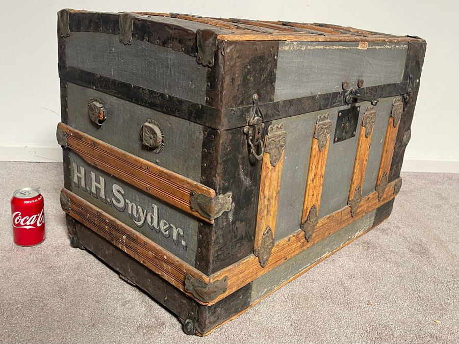 Vintage Slight Dome Top Trunk 30W X 18D X 21H [Photo 4]