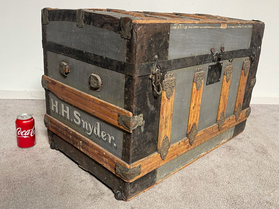 Vintage Slight Dome Top Trunk 30W X 18D X 21H [Photo 3]