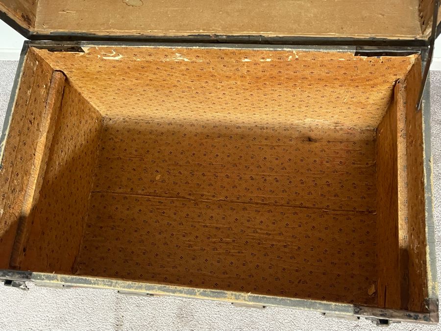 Vintage Slight Dome Top Trunk 30W X 18D X 21H [Photo 7]