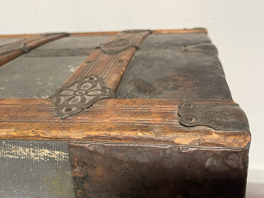 Vintage Slight Dome Top Trunk 30W X 18D X 21H [Photo 9]