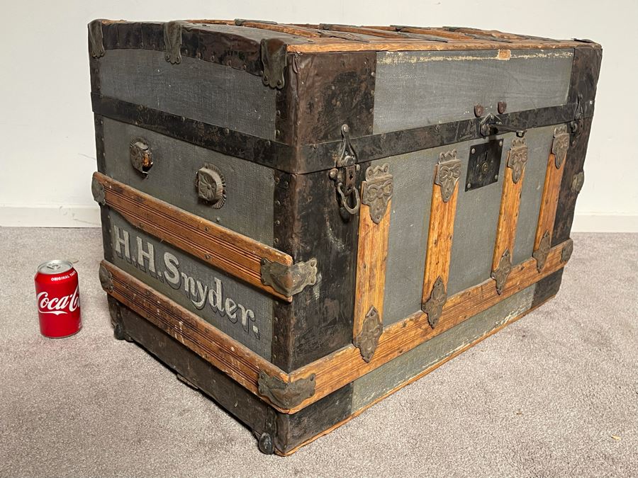 Vintage Slight Dome Top Trunk 30W X 18D X 21H [Photo 2]