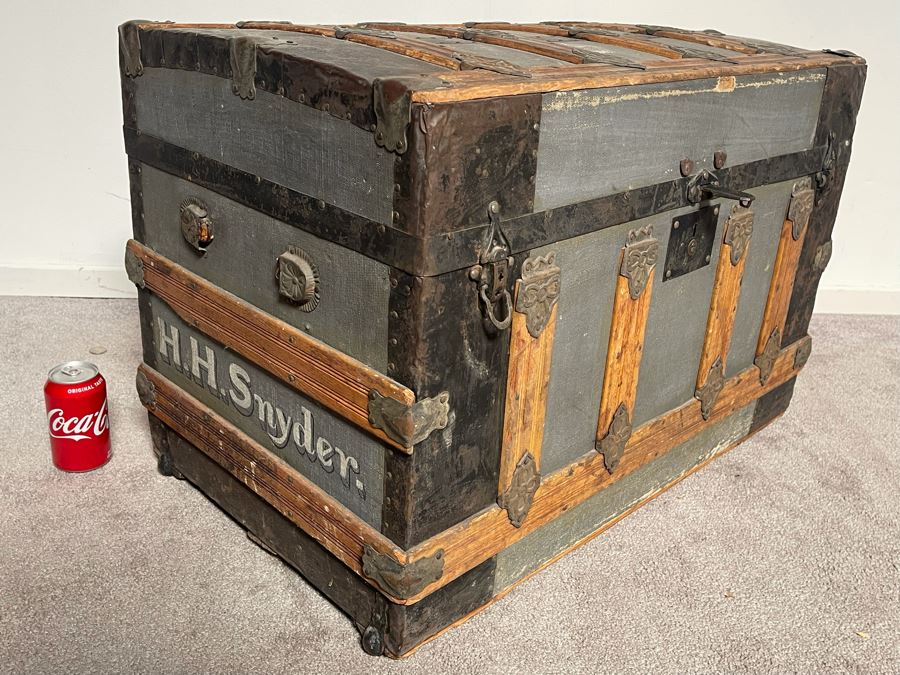 Vintage Slight Dome Top Trunk 30W X 18D X 21H [Photo 1]