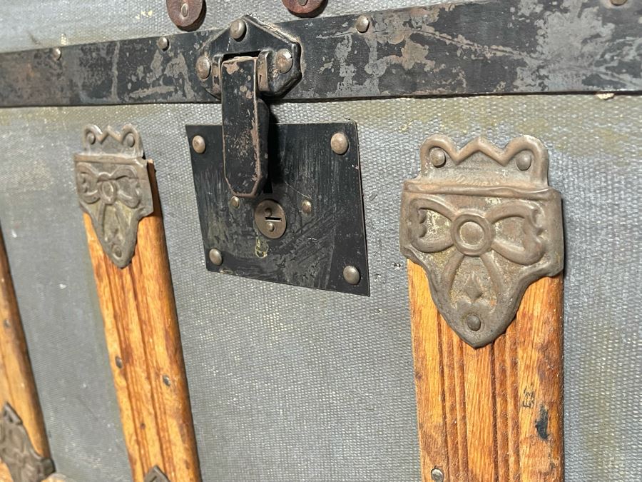 Vintage Slight Dome Top Trunk 30W X 18D X 21H [Photo 10]