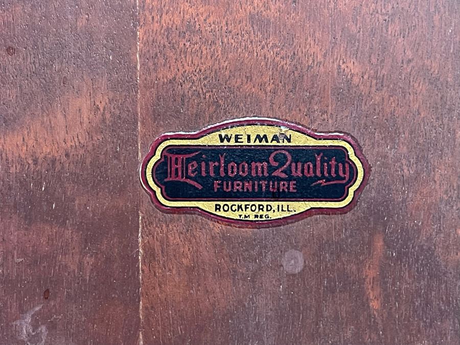 Weiman Heirloom Quality Round Tilt Top Table [Photo 7]