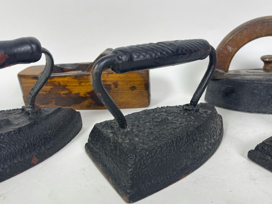 Four Vintage Metal Irons And Old Wooden Plane [Photo 5]
