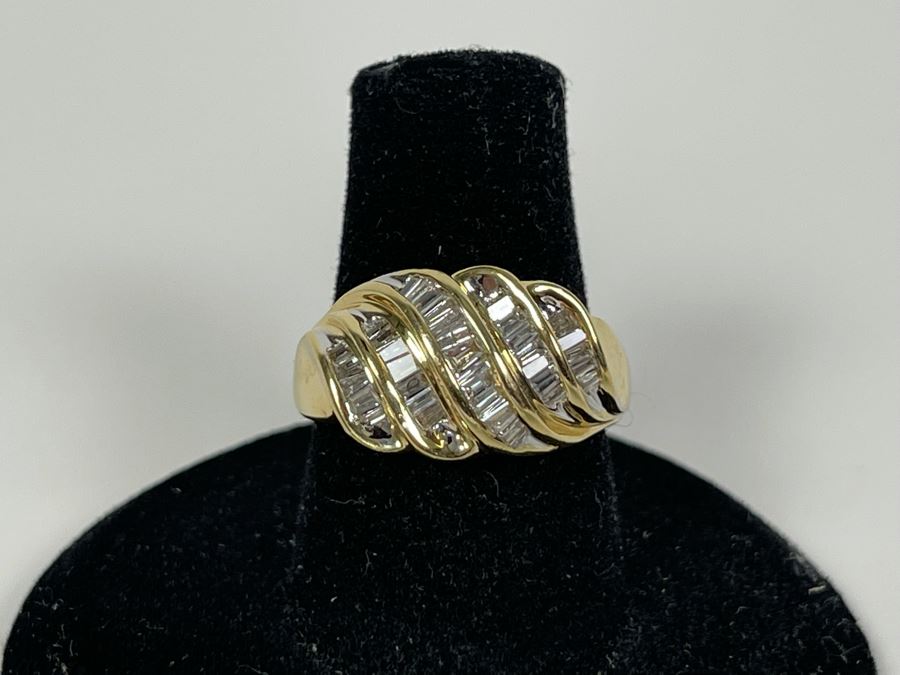 14K Gold Diamond Ring Size 7 5.1g