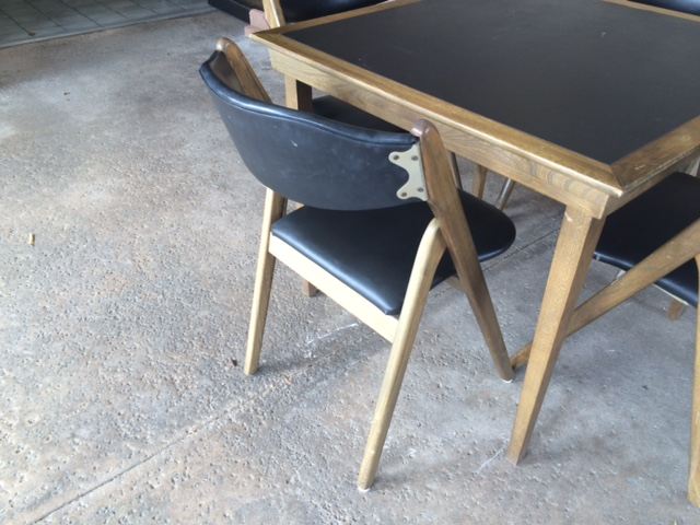 Mid-Century Modern Coronet Wonderfold Card Table with Four Folding Chairs Excellent Condition [Photo 3]