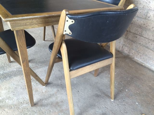 Mid-Century Modern Coronet Wonderfold Card Table with Four Folding Chairs Excellent Condition [Photo 7]