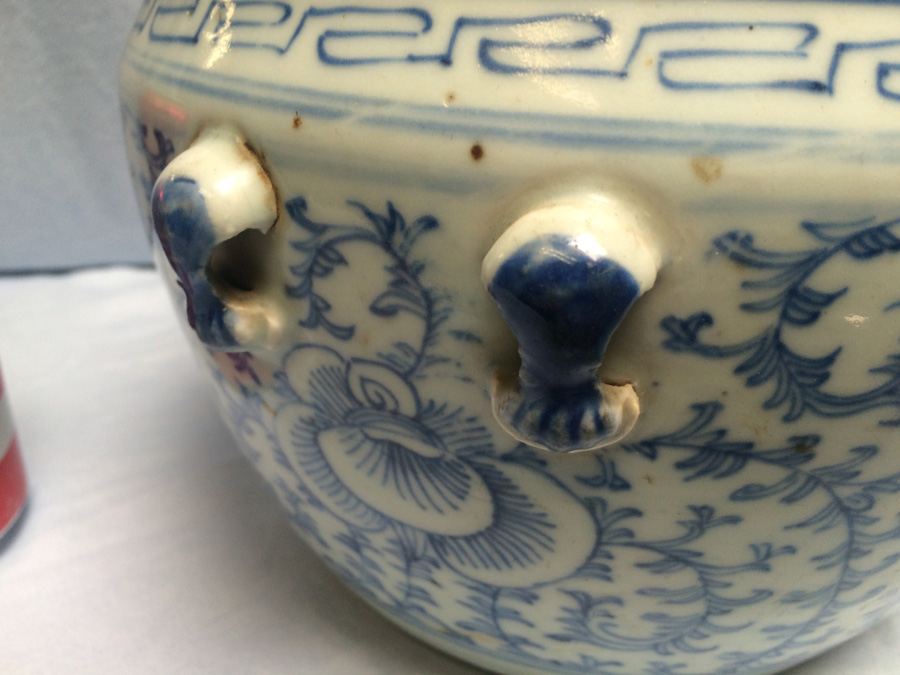 Pair of Asian Vessels with Foo Dogs on Lids [Photo 18]